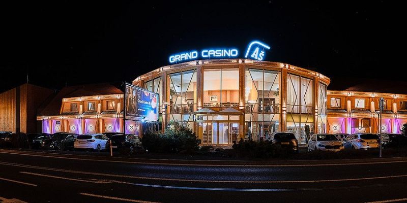 Club W Grand – Sảnh Casino cao cấp với dealer châu Á